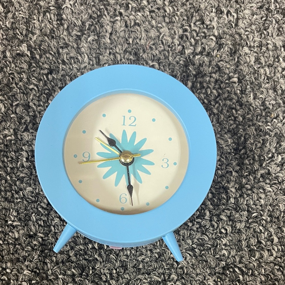 Blue Retro desk quartz clock